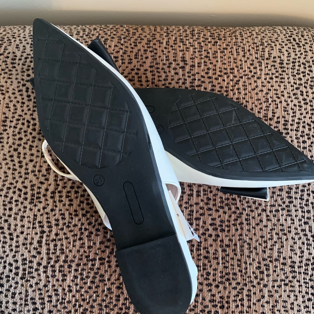 Chic White and Black Flats with Bow Detail - Picture 3 of 3